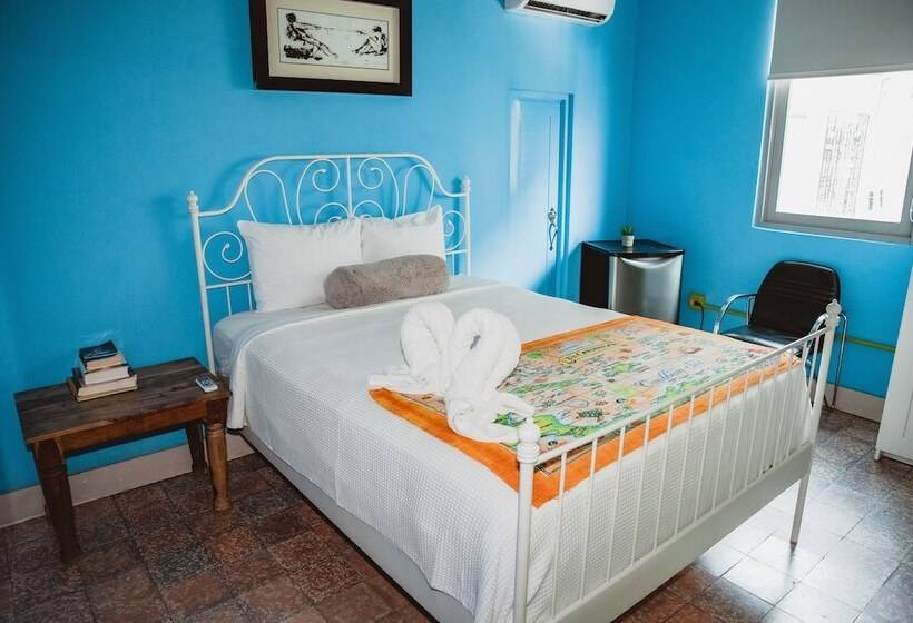 اتاق لوکس, Conturce Hostel