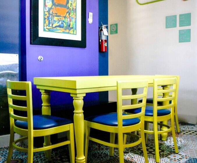 اتاق لوکس, Conturce Hostel
