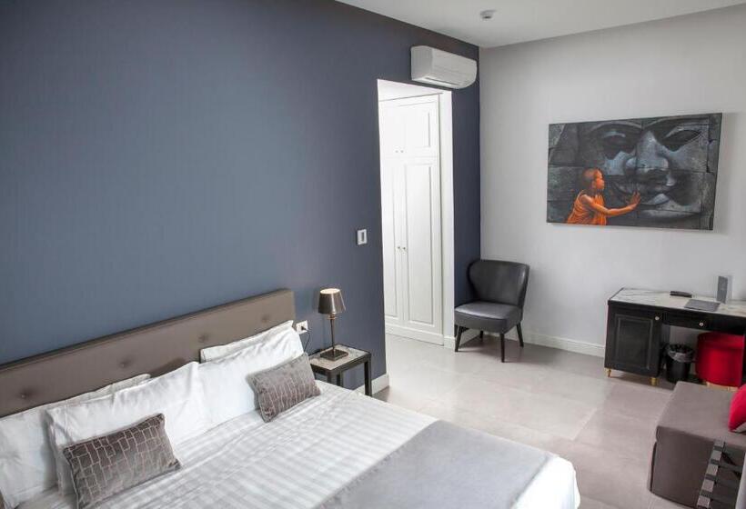 Superior Rum, Boutique Hotel Metro 900