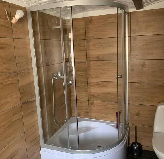 이코노미 룸, Krone Hostel