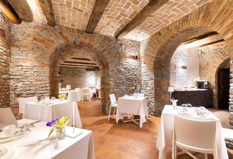 Номер Стандарт с Балконом, Relais Villa Del Borgo