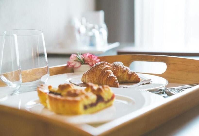 Полулюкс Повышенной Комфортности, Relais Villa Del Borgo