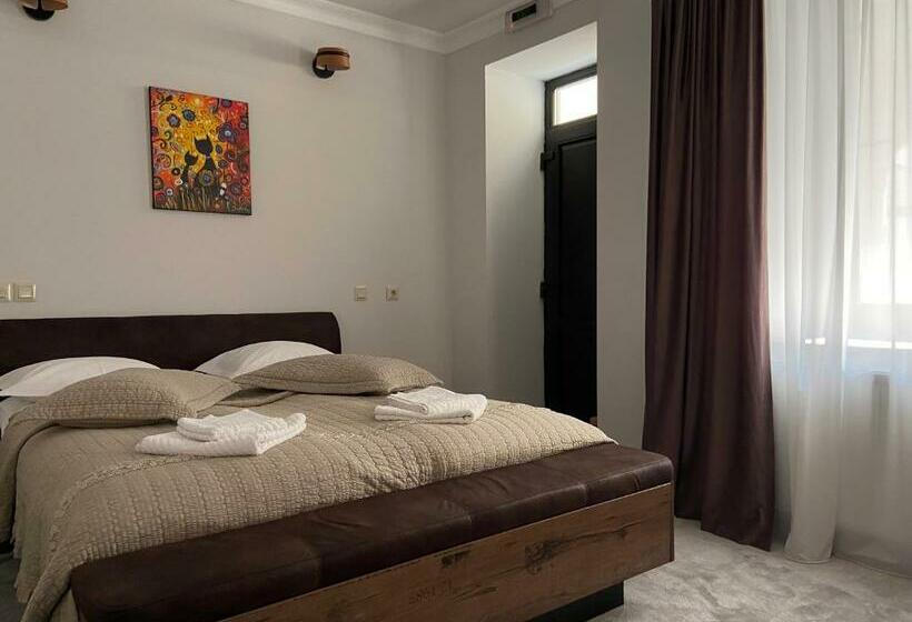 اتاق لوکس, Maisonette Apartments