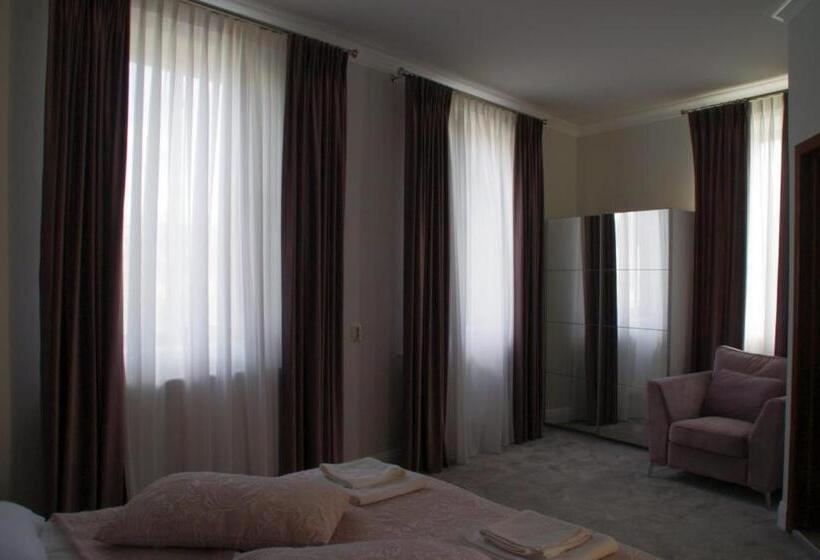 سوییت خانوادگی, Maisonette Apartments