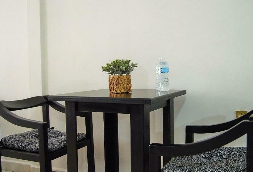 חדר דחוקס עם מיטת קינג, Del Alba Inn & Suites