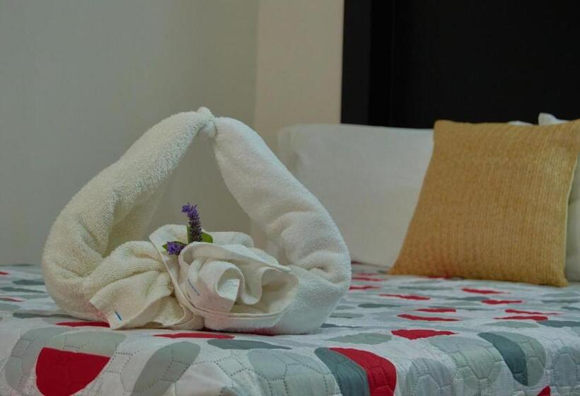 חדר דחוקס עם מיטת קינג, Del Alba Inn & Suites