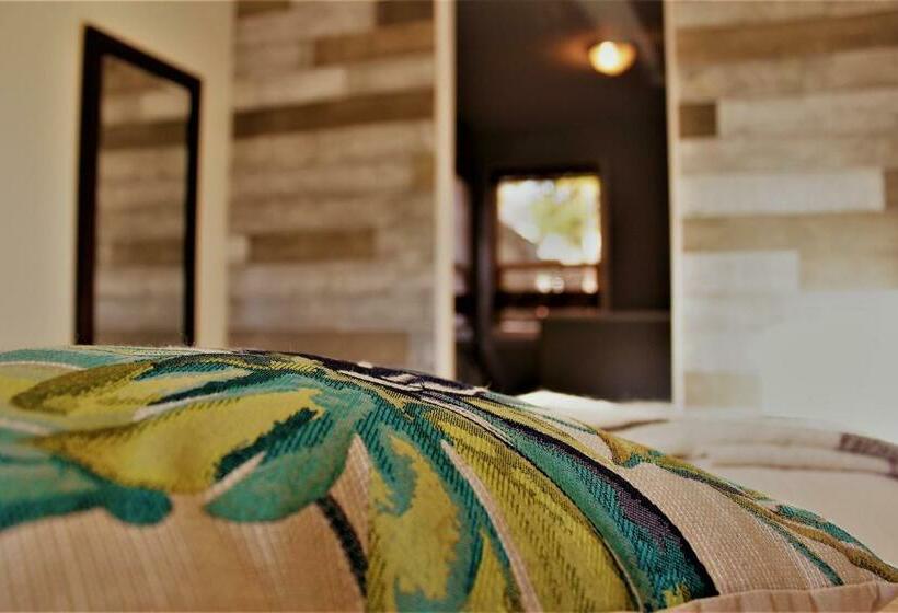 اتاق سوپریور, Huckleberry Cottage