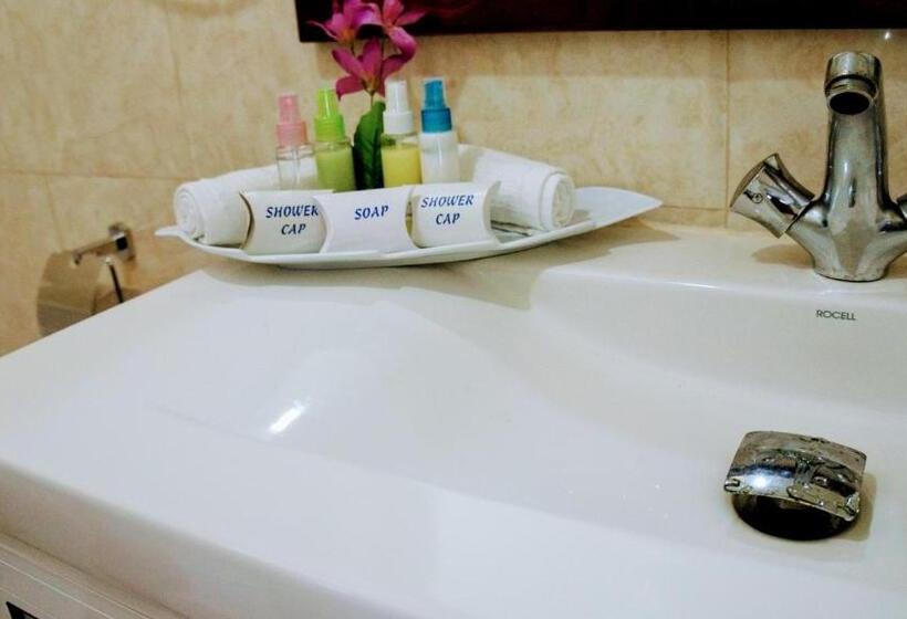 اتاق لوکس با بالکن و چشم‌انداز دریا, Mirissa Gate Resort