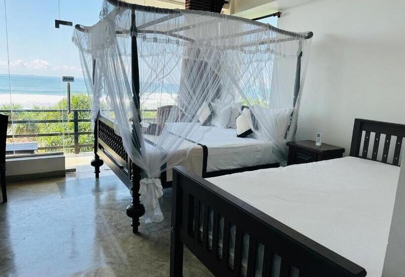 اتاق سه نفره دلوکس با چشم‌انداز دریا, Mirissa Gate Resort