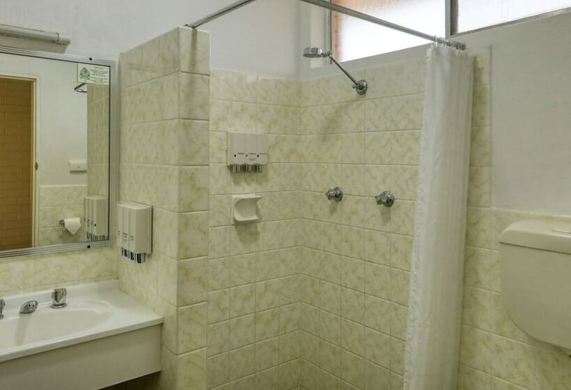 Семейный Номер, Junee Motor Inn