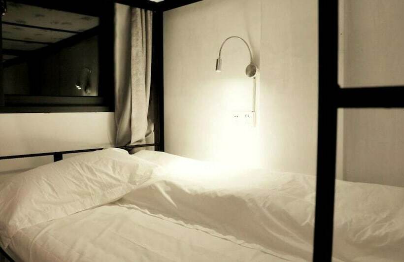 ルームシェアのワンベッド, Geographer Hostel