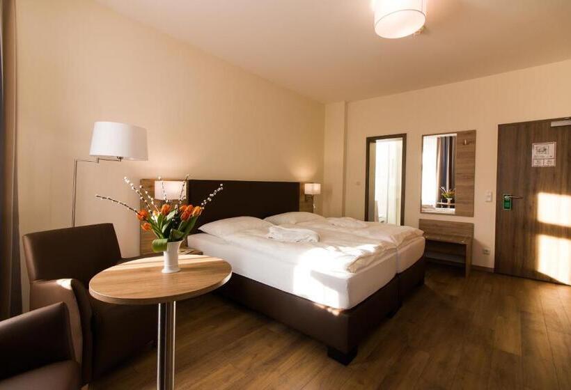 Quarto Estandar, Heldt