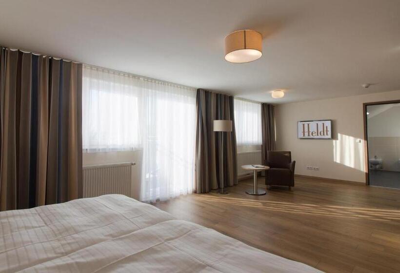 Quarto Estandar, Heldt