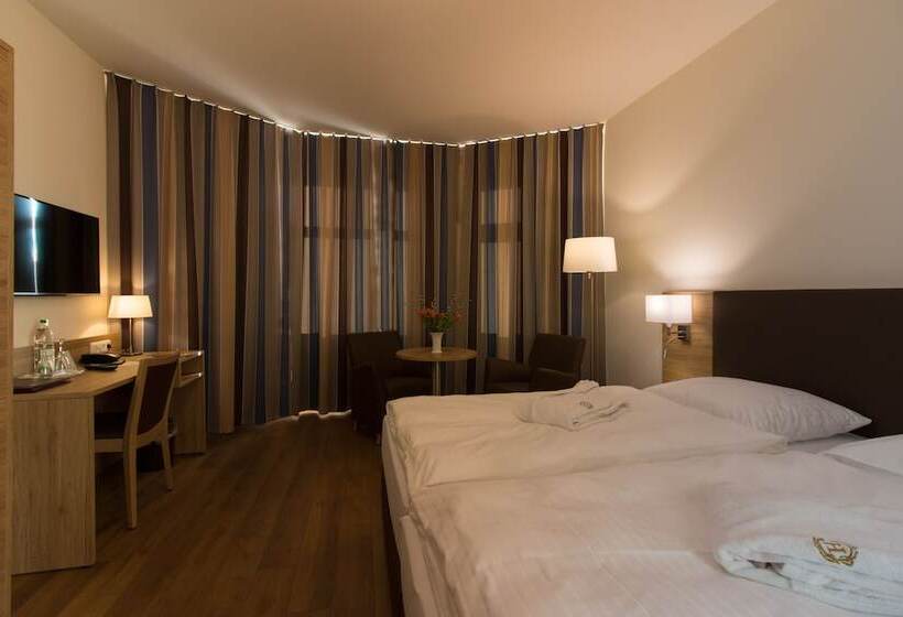 Quarto Estandar, Heldt