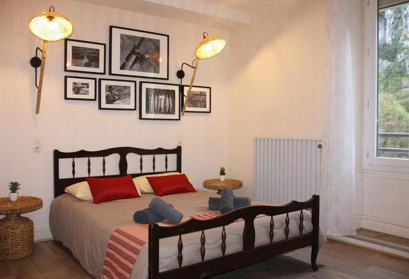 Номер Стандарт, Hôtel Les Bateliers