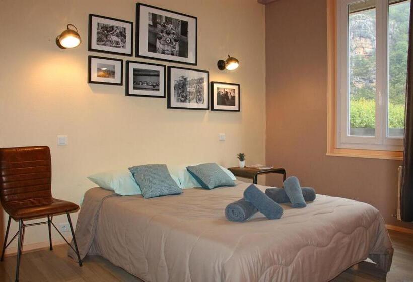 Четырехместный Номер Стандарт, Hôtel Les Bateliers