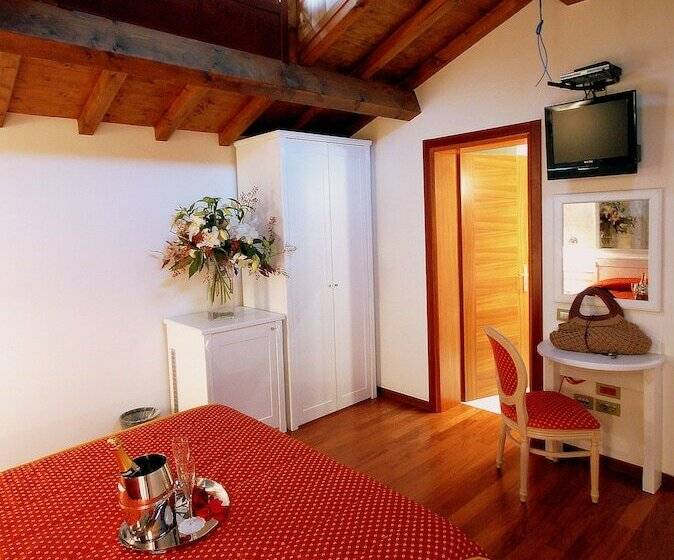 スタンダードルーム, Casanova Fourrooms
