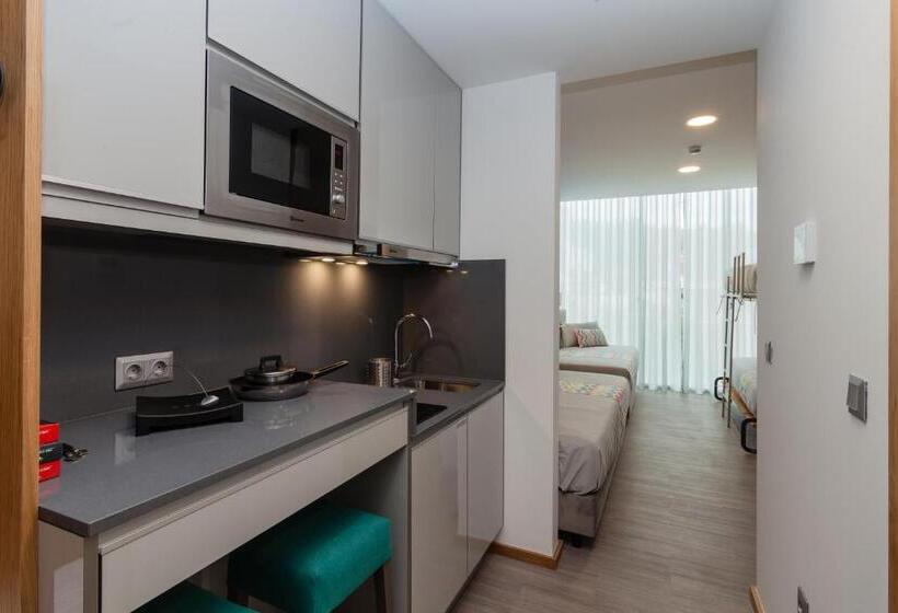 اتاق لوکس با چشم‌انداز, Hostel Da Praça