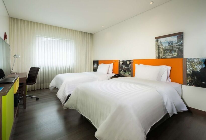 Camera Standard, Hampton By Hilton Bogota Airport