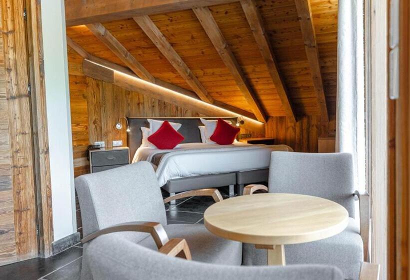 سوییت جونیور با بالکن, Hôtel Alpina & Spa   Restaurant Oxalis