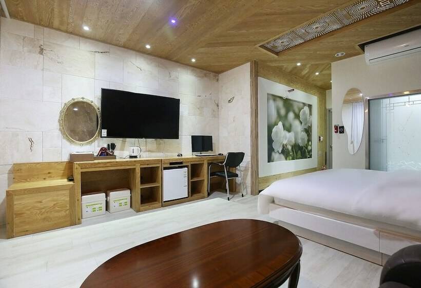 اتاق استاندارد, Inca Motel