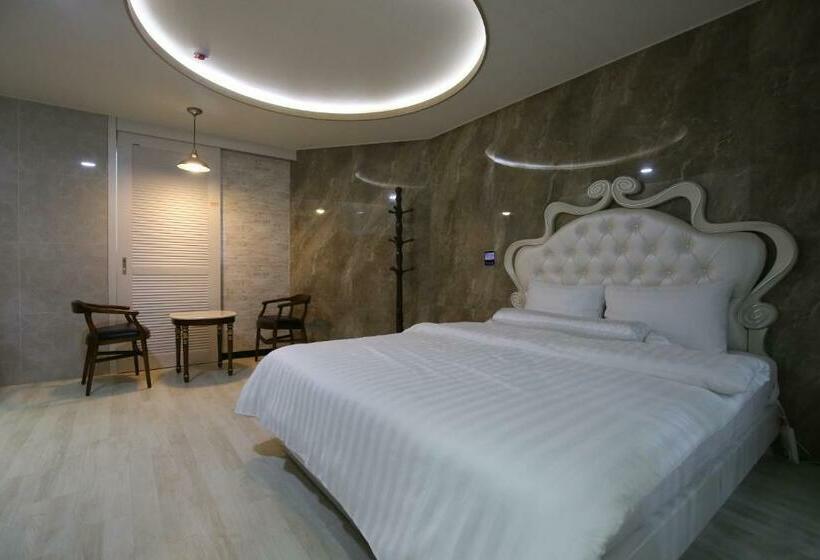 اتاق استاندارد, Inca Motel