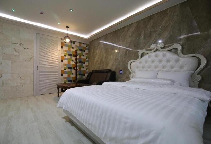 اتاق لوکس, Inca Motel