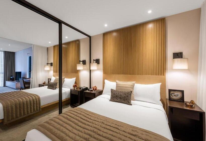 스탠다드 스튜디오, Skye Hotel Suites Parramatta