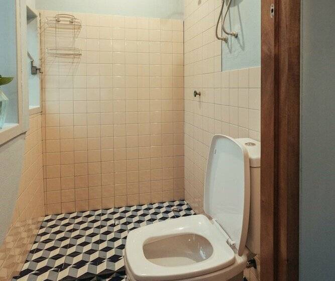 공동 객실, A Local Something Hostel