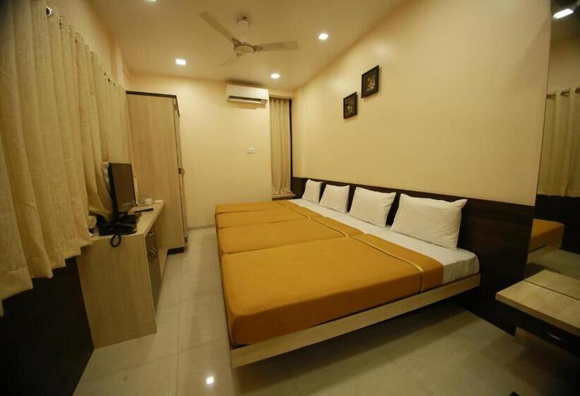 四人标准间, Madhuri Executive