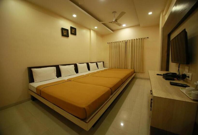 家庭间, Madhuri Executive