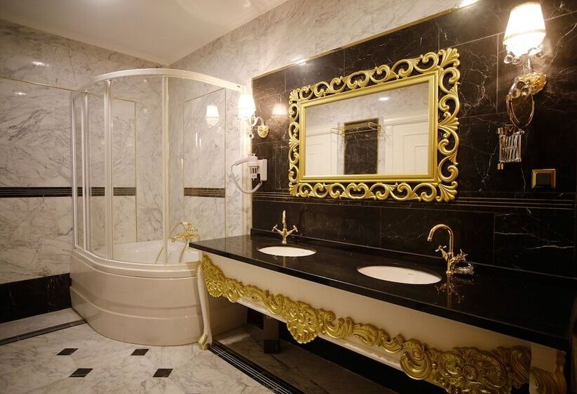 Deluxe Suite King Bed, Vivaldi Park