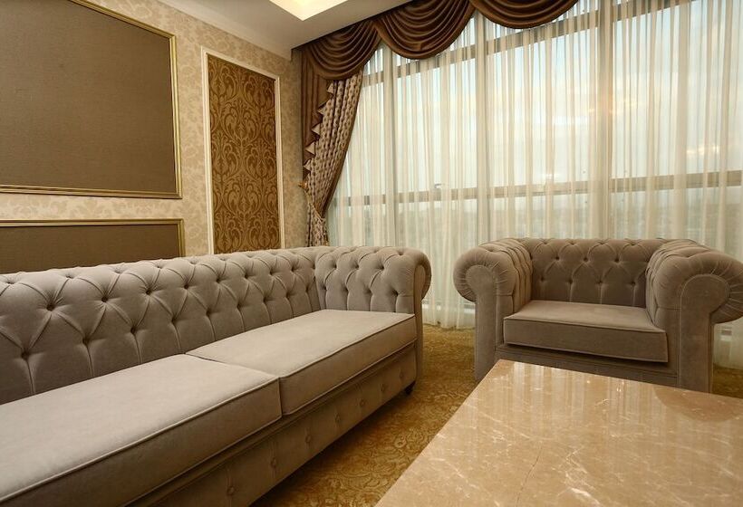 Deluxe Suite King Bed, Vivaldi Park