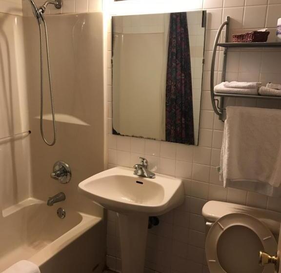 חדר סטנדרט לשלושה, Hwy Express Inn & Suites