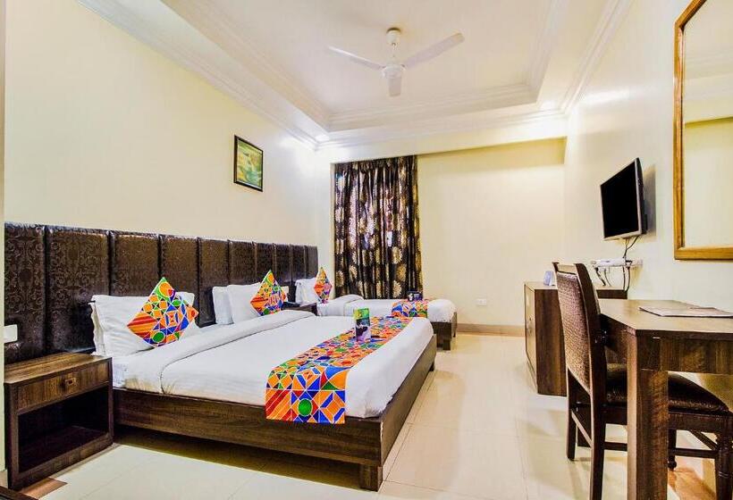اتاق خانوادگی, Fabhotel Aaykay Model Town