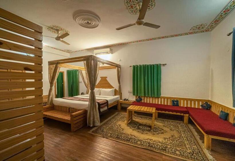 اتاق لوکس, Sparrow Inn Ankur