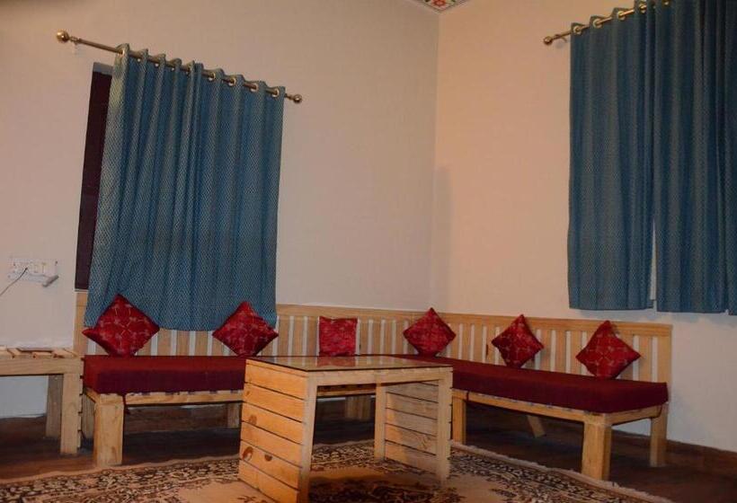 اتاق لوکس, Sparrow Inn Ankur