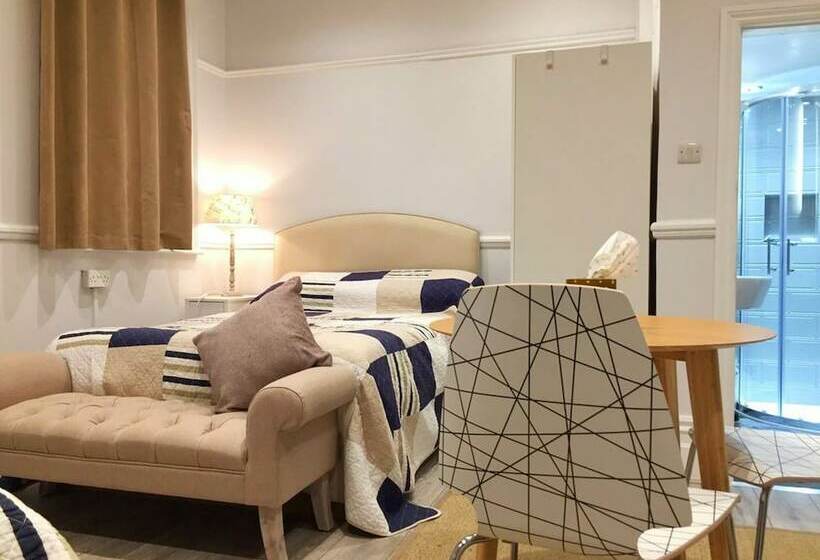 Студия Стандарт, Glendevon House