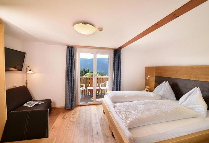 غرفة قياسية مزوَّدة بشُرفة, Tirolerhof