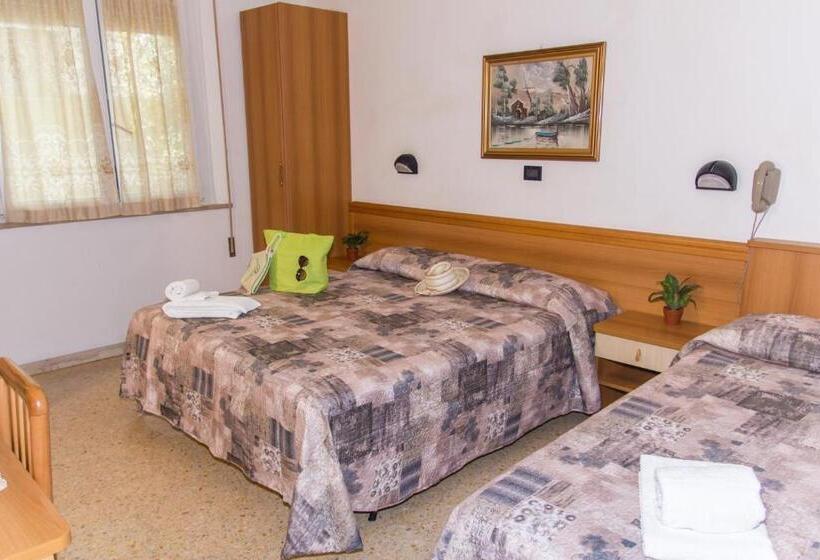 Номер Стандарт Трехместный, Trianon