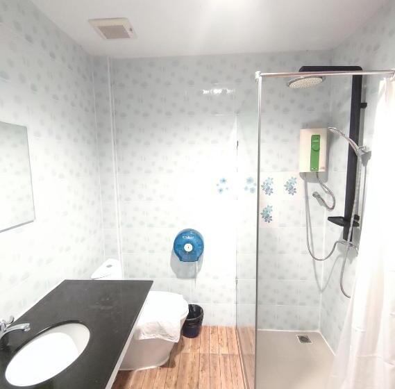 Deluxe room with river view, Baantip Suantong