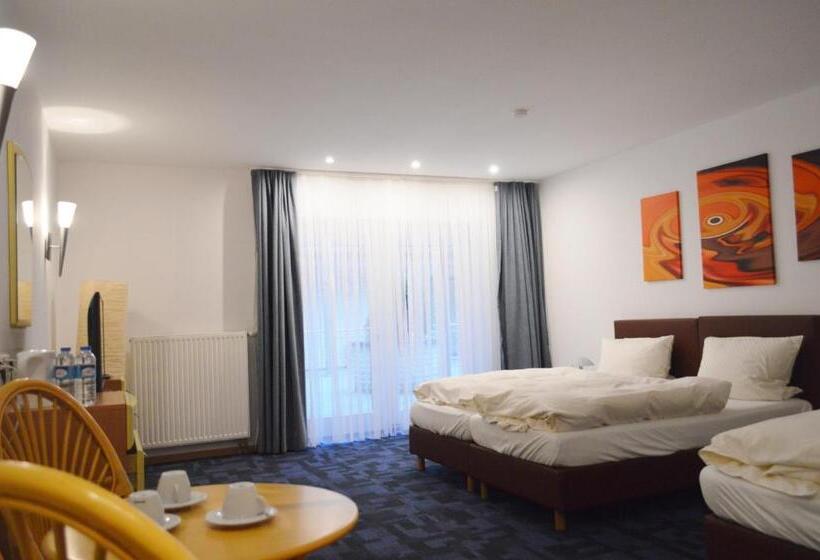 Номер Стандарт Трехместный, B8 Voerde