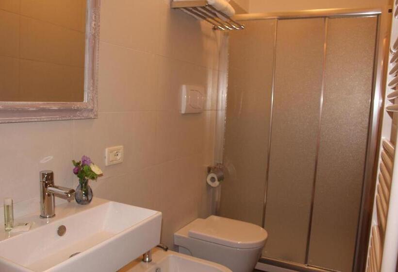 Quarto Triplo Estandar, Marelaguna Rooms