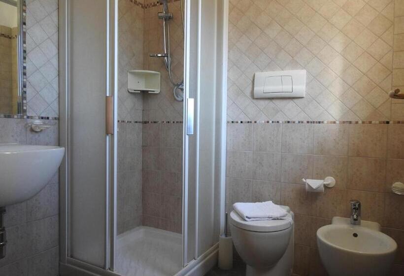 Четырехместный Номер Стандарт с Балконом, Casa Hotel Civitella