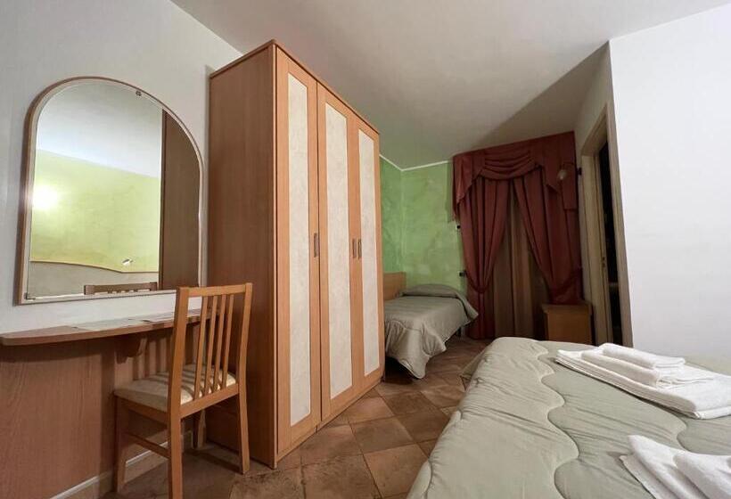 Номер Стандарт Трехместный, Casa Hotel Civitella