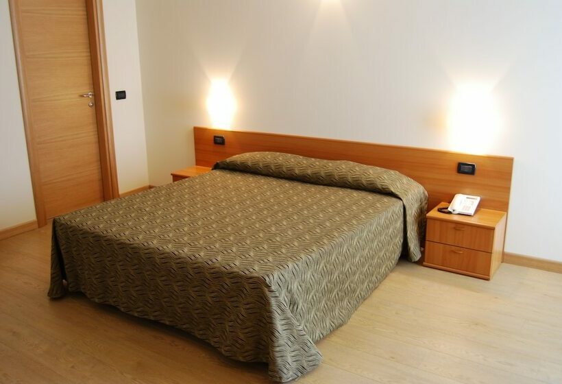 Номер Стандарт Вид на Озеро, Albergo Ristorante Orazio