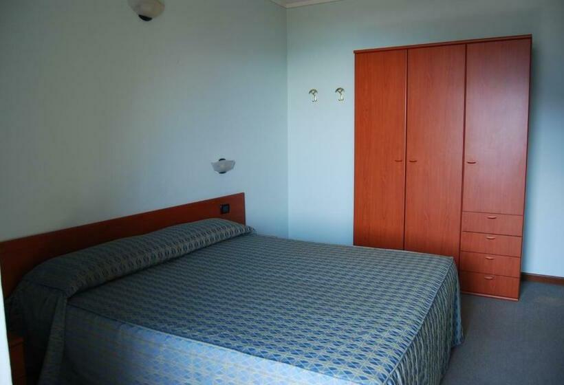 Номер Стандарт Вид на Озеро, Albergo Ristorante Orazio