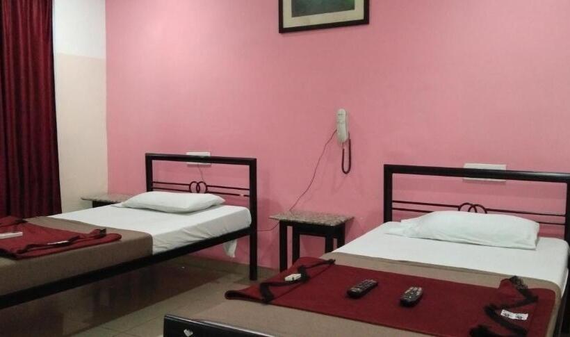 Quarto Triplo Clássico, Deccan Comforts