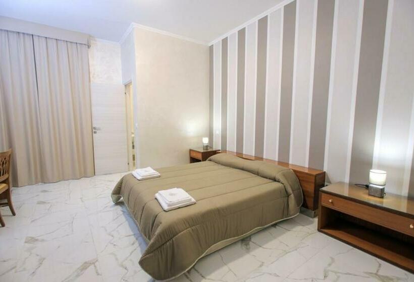 Chambre Deluxe, Holiday