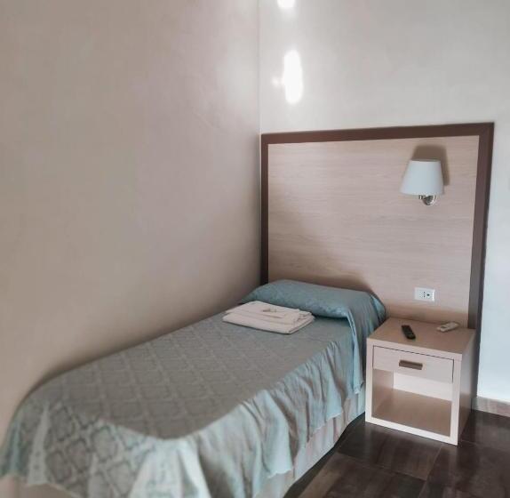Chambre Standard Individuelle, Holiday